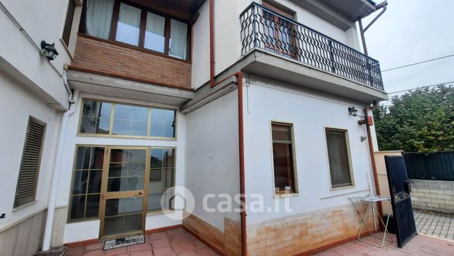 Appartamento in residenziale in Via Lazio 1