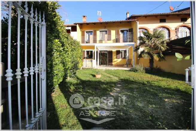 Casa indipendente in residenziale in Via Umberto I 40