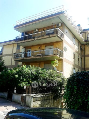 Appartamento in residenziale in Via Tiziano 15