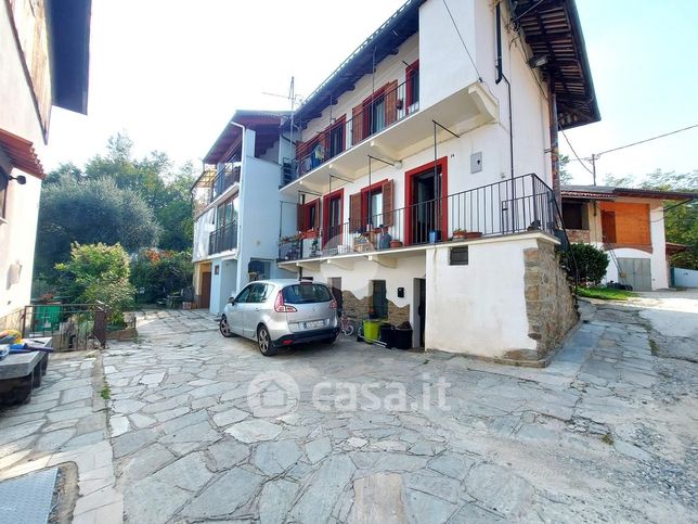 Casa bi/trifamiliare in residenziale in Strada Berga 14