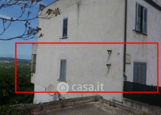 Appartamento in residenziale in Via Petrarca 51