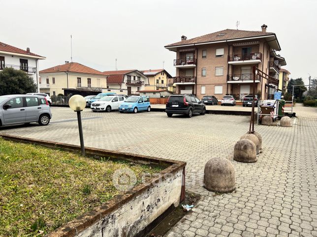 Box/posto auto in residenziale in Via IV novembre 8