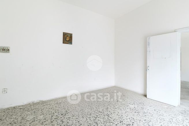 Capannone in commerciale in Via Bafile 53