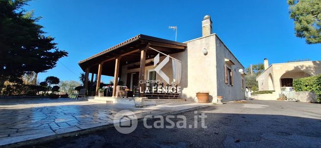 Villa in residenziale in SS172dir