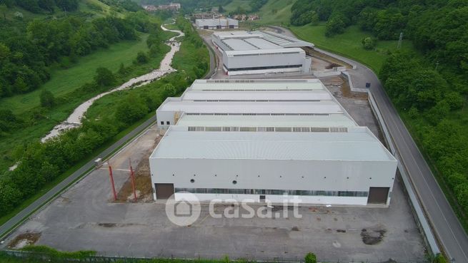 Capannone in commerciale in Via Monte Carega 15