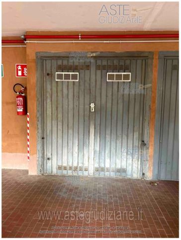 Garage/posto auto in residenziale in Via dei Platani 18