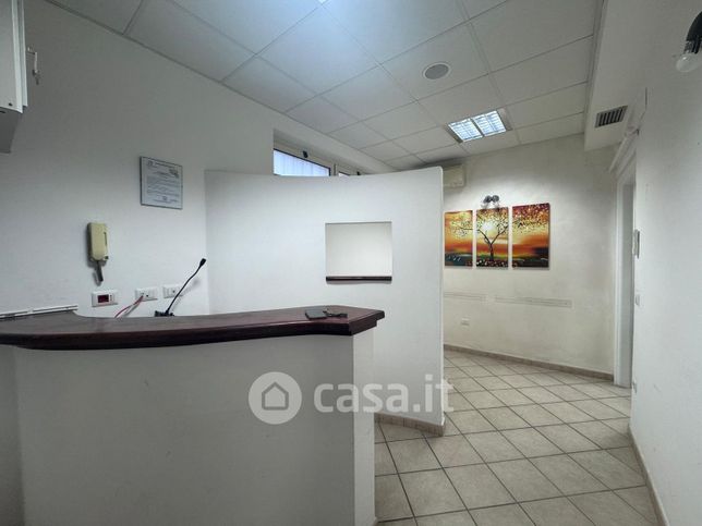 Ufficio in commerciale in Via Santa Maria 18