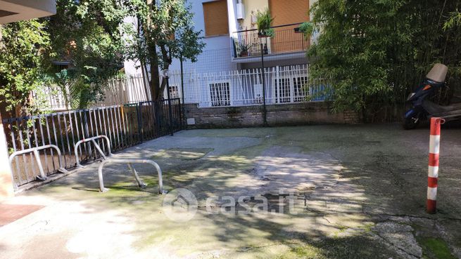 Box/posto auto in residenziale in Via degli Orti della Farnesina