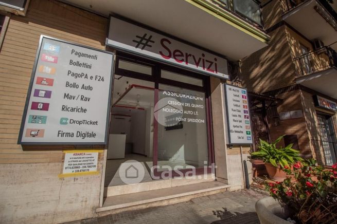 Box/posto auto in residenziale in Viale Ungheria 17