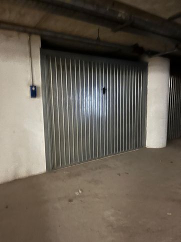 Garage/posto auto in residenziale in Viale Piero Pozzoli 40 b