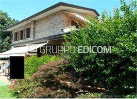 Casa bi/trifamiliare in residenziale in Via Enrico Fermi 8A