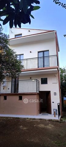 Casa indipendente in residenziale in Via Tito Lucrezio Caro 18