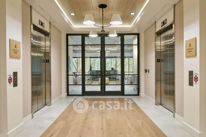 Capannone in commerciale in 