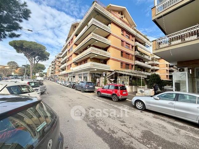 Ufficio in commerciale in Via Luigi Capuana