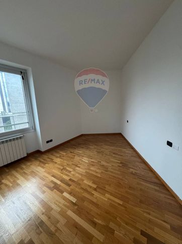 Ufficio in commerciale in Via Pier Francesco Mola 48