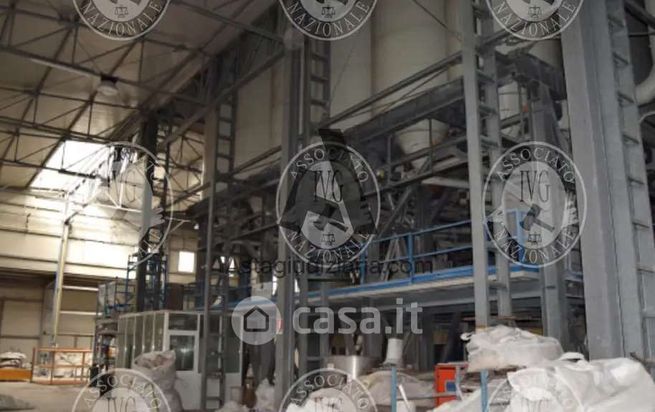 Capannone in commerciale in Via Selciatella