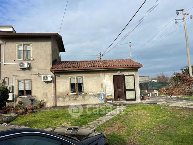 Casa indipendente in residenziale in 