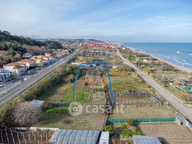 Terreno agricolo in commerciale in