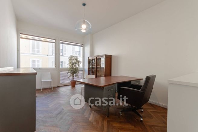 Ufficio in commerciale in Via Vittorio Alfieri 17