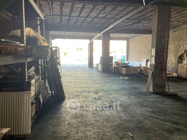Negozio/locale commerciale in commerciale in Via Don Luigi Sturzo 104