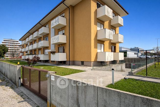 Appartamento in residenziale in Via Osvaldo Lupieri 3