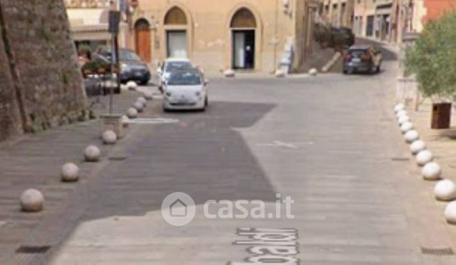 Ufficio in commerciale in Salita San Giovanni