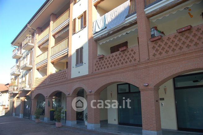 Box/posto auto in residenziale in Don A. Sbarbori 3