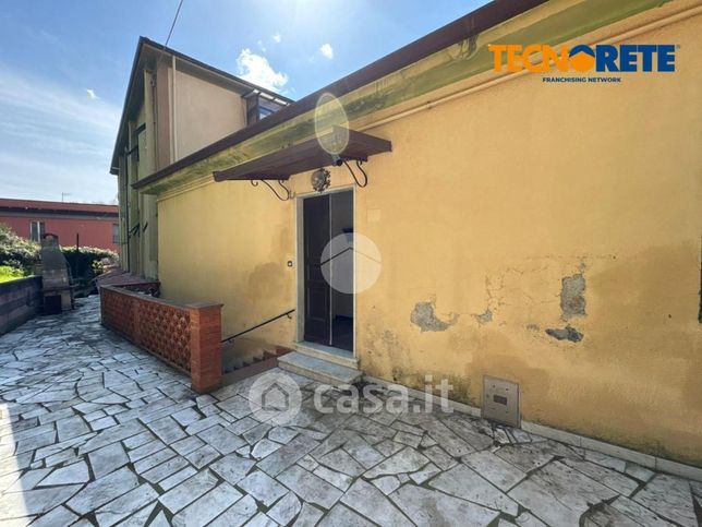 Casa bi/trifamiliare in residenziale in Viale San Bartolomeo 937