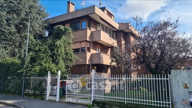 Appartamento in residenziale in Via Cusago 27