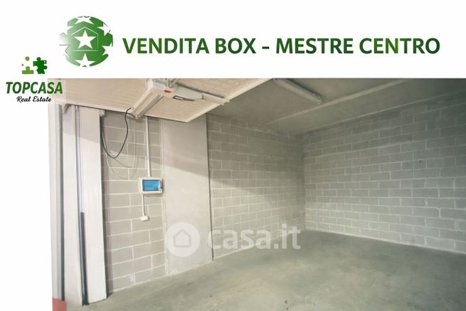 Box/posto auto in residenziale in Piazzale Leonardo da Vinci 1