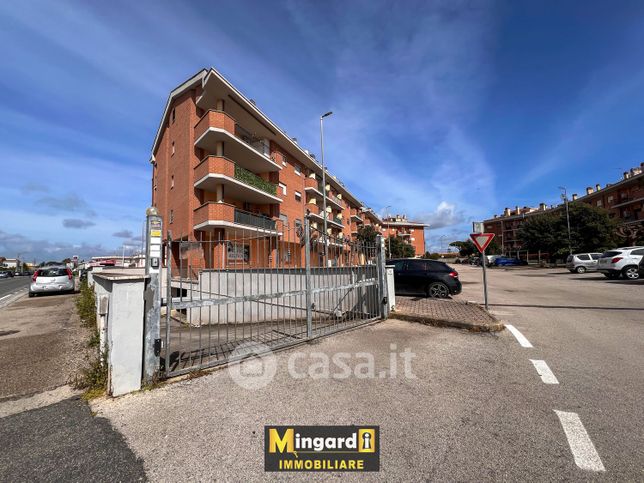 Garage/posto auto in residenziale in Piazza Tonino Marcucci 10