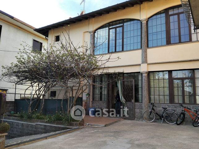 Casa indipendente in residenziale in Via Alessandro Manzoni