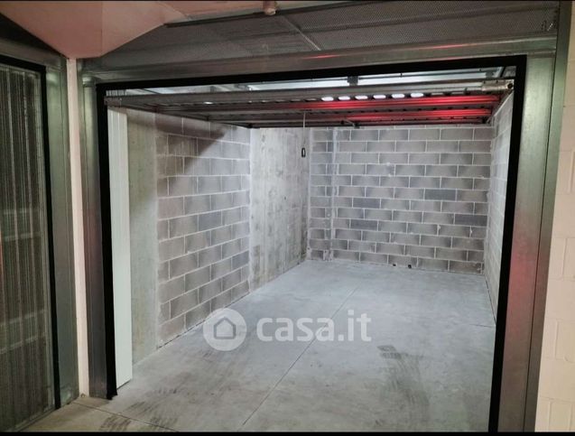 Garage/posto auto in residenziale in Via Italo Flori