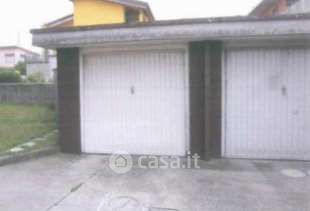 Box/posto auto in residenziale in Via Libertà