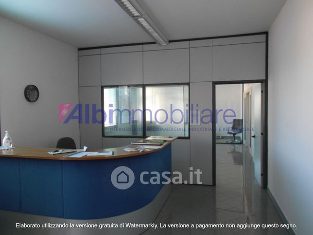Ufficio in commerciale in Via Vincenzo Ferrari