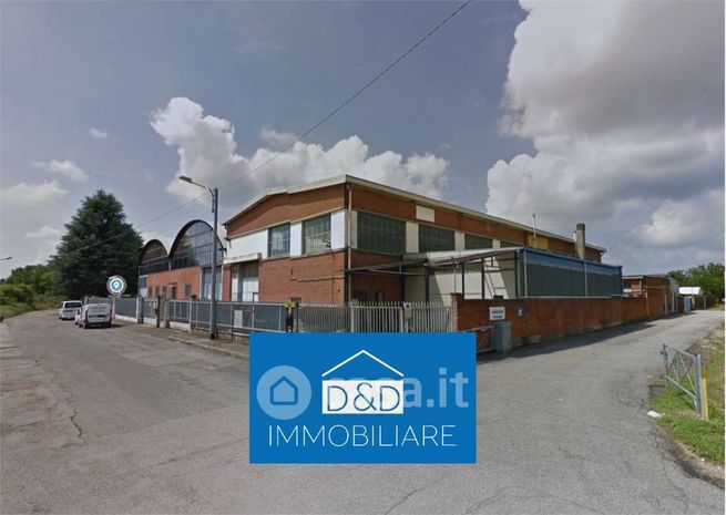 Capannone in commerciale in Via Rusca 128