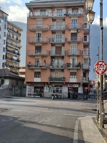 Negozio/locale commerciale in commerciale in Via Nazionale 511