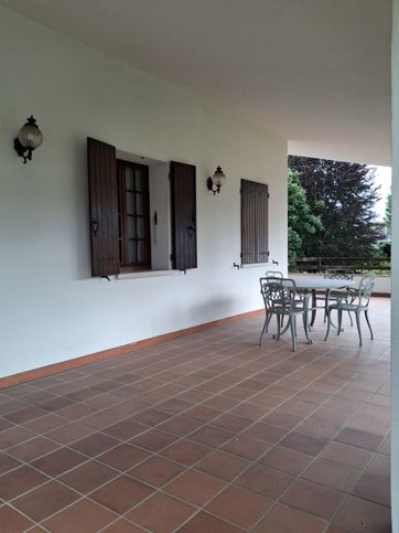 Casa bi/trifamiliare in residenziale in 