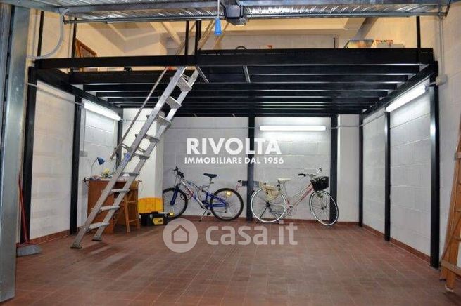 Box/posto auto in residenziale in Via Filippo Civinini