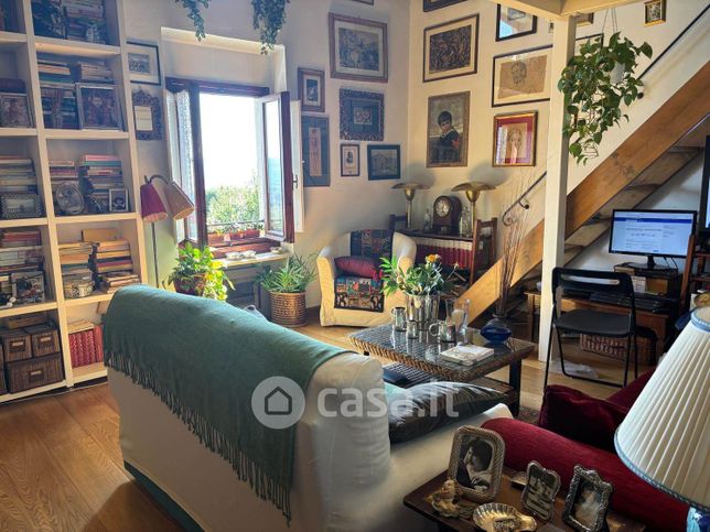 Casa indipendente in residenziale in 