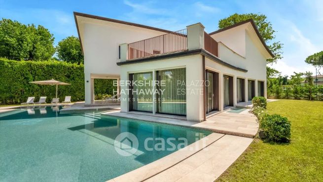 Villa in residenziale in 