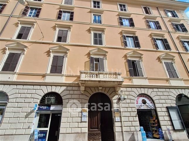 Ufficio in commerciale in Via Volturno