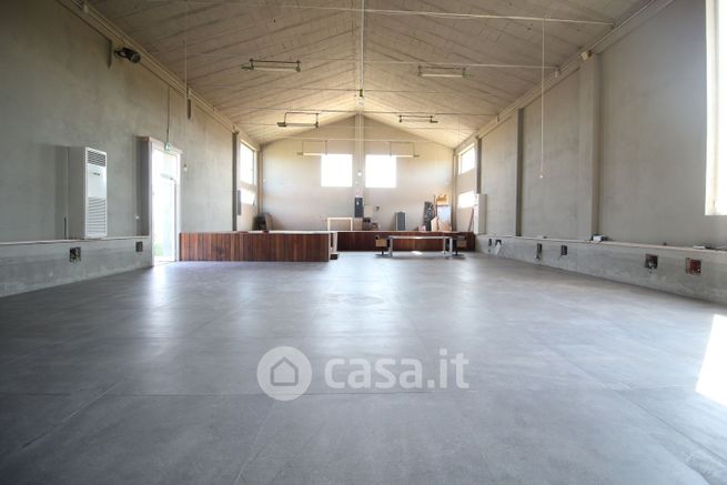 Capannone in commerciale in Via Vecchia Albergone 4