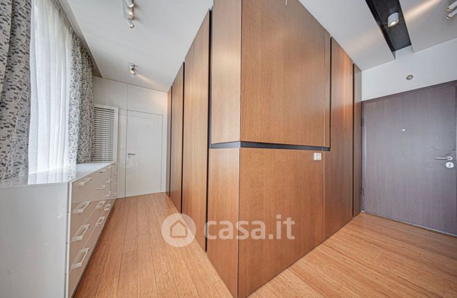 Appartamento in residenziale in Via Tiziano 7