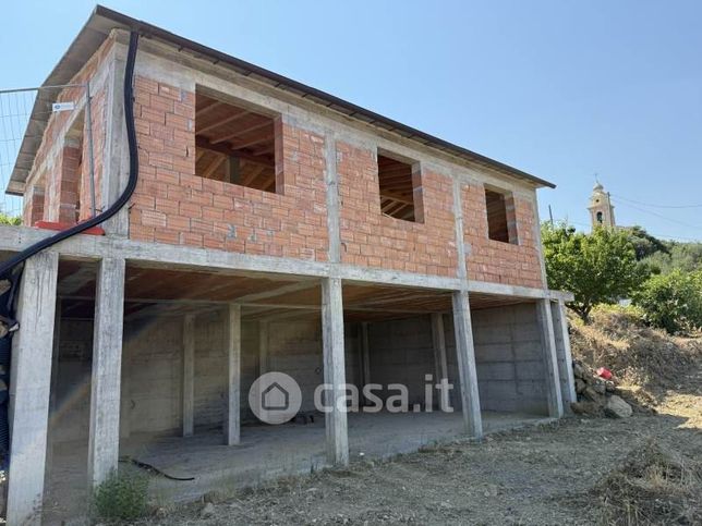 Casa indipendente in residenziale in Strada Boccone 4