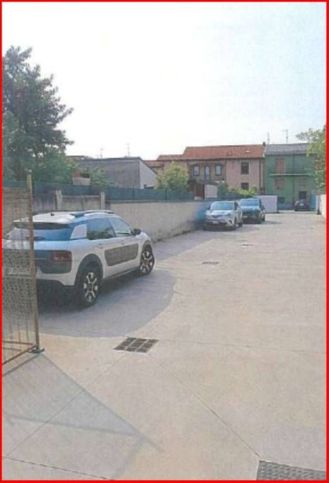 Garage/posto auto in residenziale in Via T. Vecellio 8