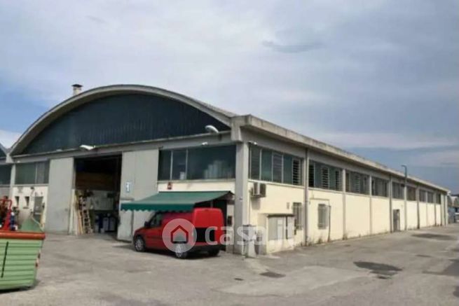 Capannone in commerciale in Via G. Brodolini
