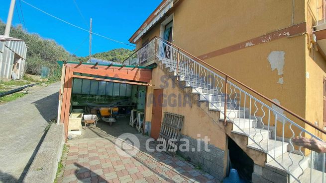 Casa indipendente in residenziale in Strada del colle 5