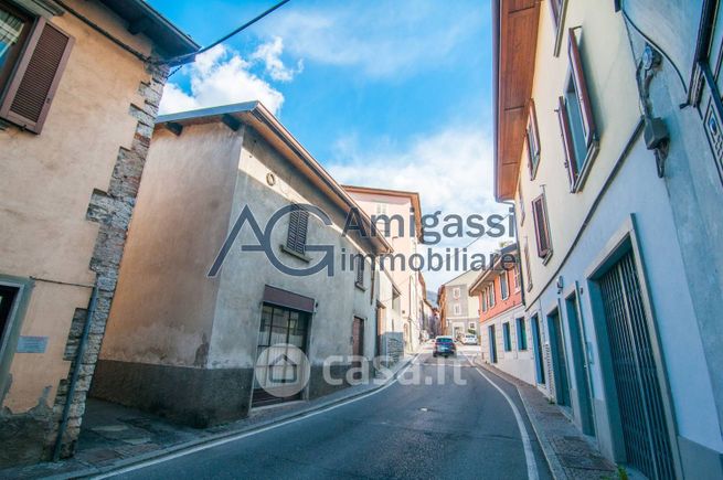 Box/posto auto in residenziale in Via Solferino