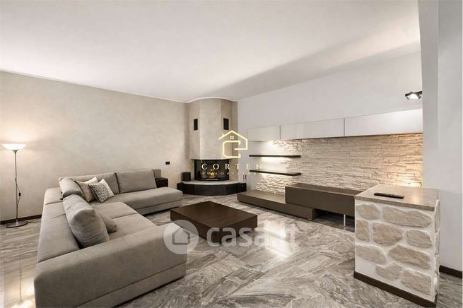 Casa bi/trifamiliare in residenziale in Via Vittorio Alfieri 10